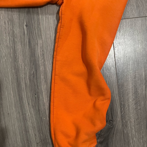 …Brand new Amiri sweater o my worn 1once ………. Asking for 750 no low ballers … - Picture 4 of 4